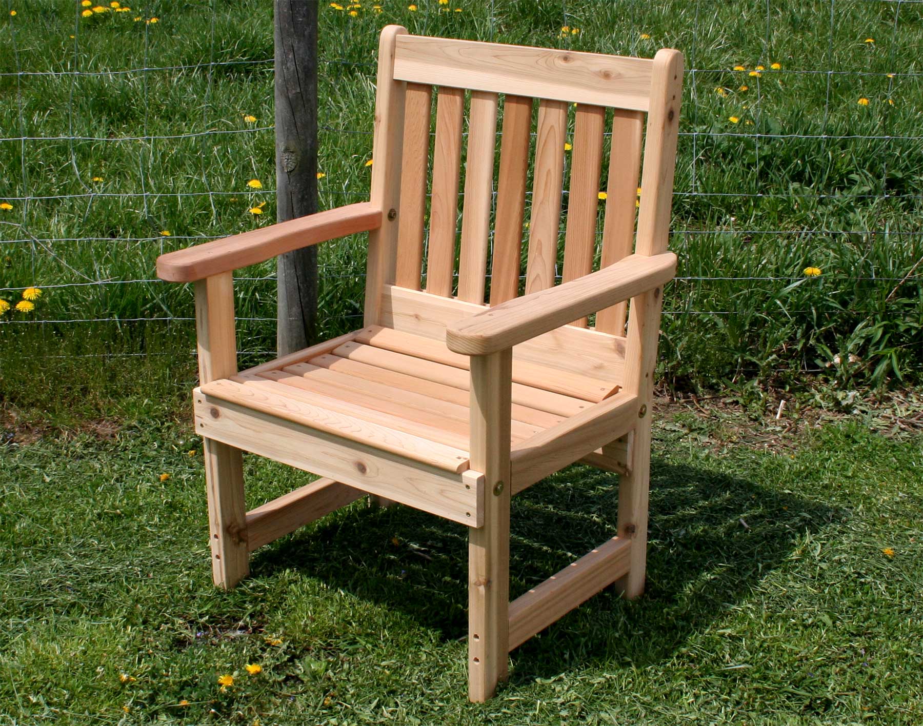 Деревянные стулья для сада
